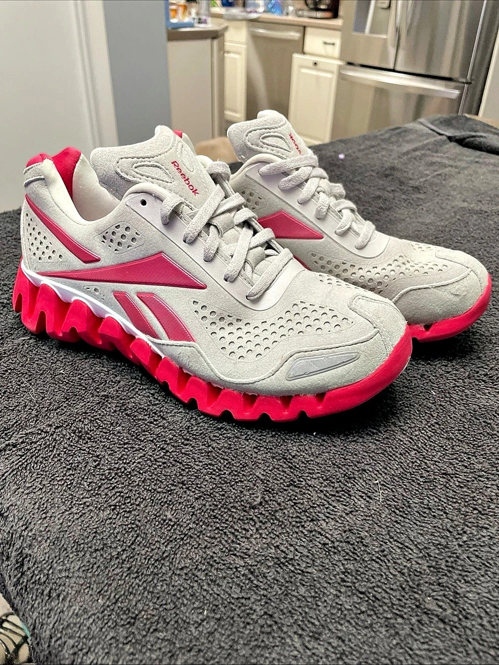 Reebok FLUO 1-9 Gray & Pink Athletic Shoes US 6
